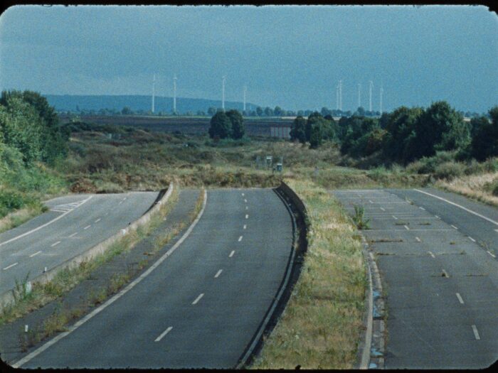 Still Hang am Baum: Autobahnen führen ins nichts